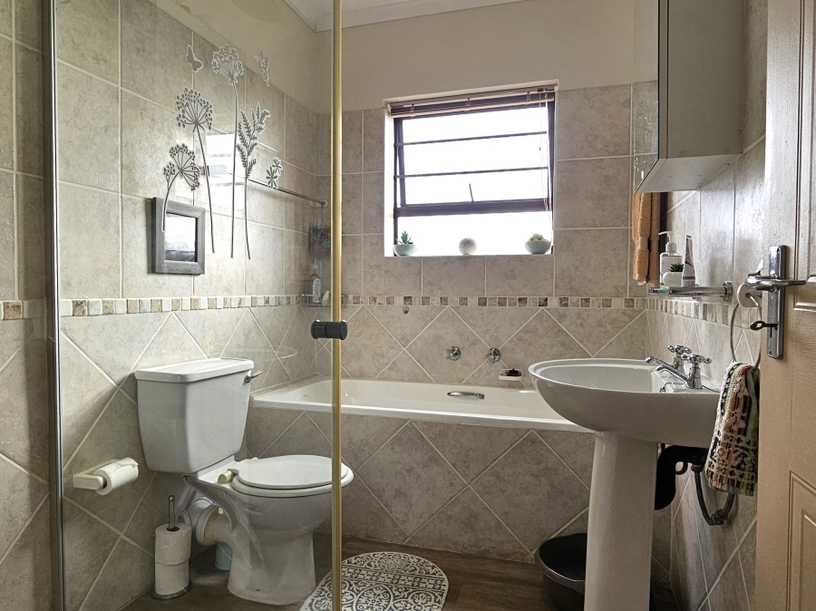 3 Bedroom Property for Sale in Jeffreys Bay Central Eastern Cape
